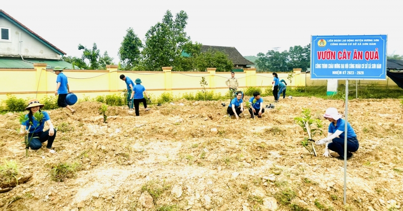 Hương Sơn: Công đoàn xã Sơn Hàm gắn biển công trình chào mừng đại hội công đoàn các cấp